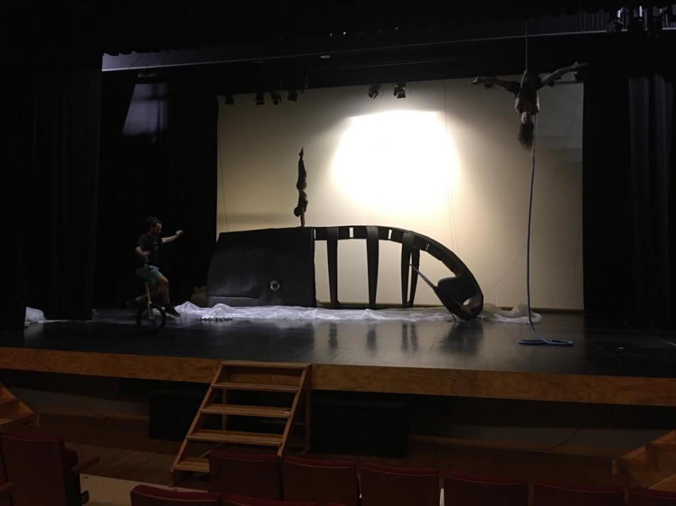 La companyia Non Sin Tri clou una residència al Teatre Mundial de la mà de la Fira de Circ al Carrer de la Bisbal