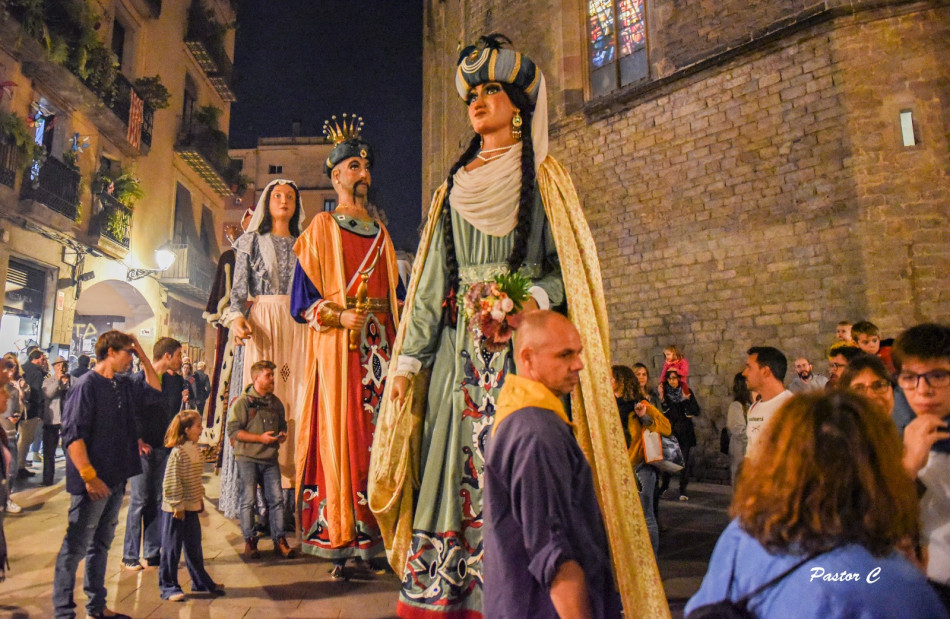 El Seguici Històric de la Bisbal d’Empordà participa a l’emblemàtica Ballada de Santa Maria del Mar de Barcelona