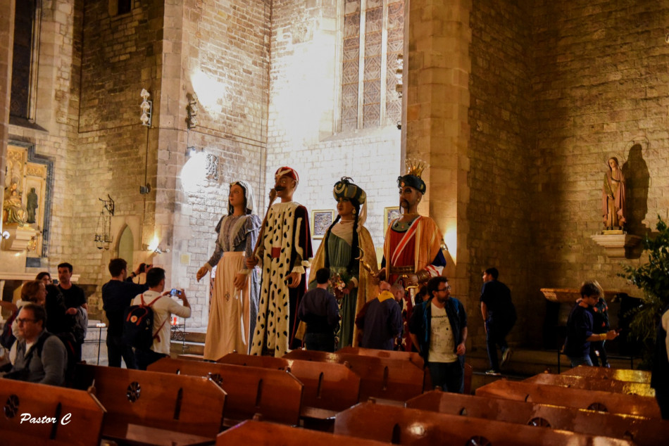 El Seguici Històric de la Bisbal d’Empordà participa a l’emblemàtica Ballada de Santa Maria del Mar de Barcelona