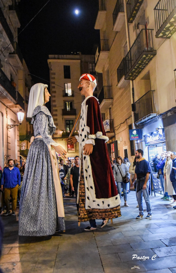 El Seguici Històric de la Bisbal d’Empordà participa a l’emblemàtica Ballada de Santa Maria del Mar de Barcelona