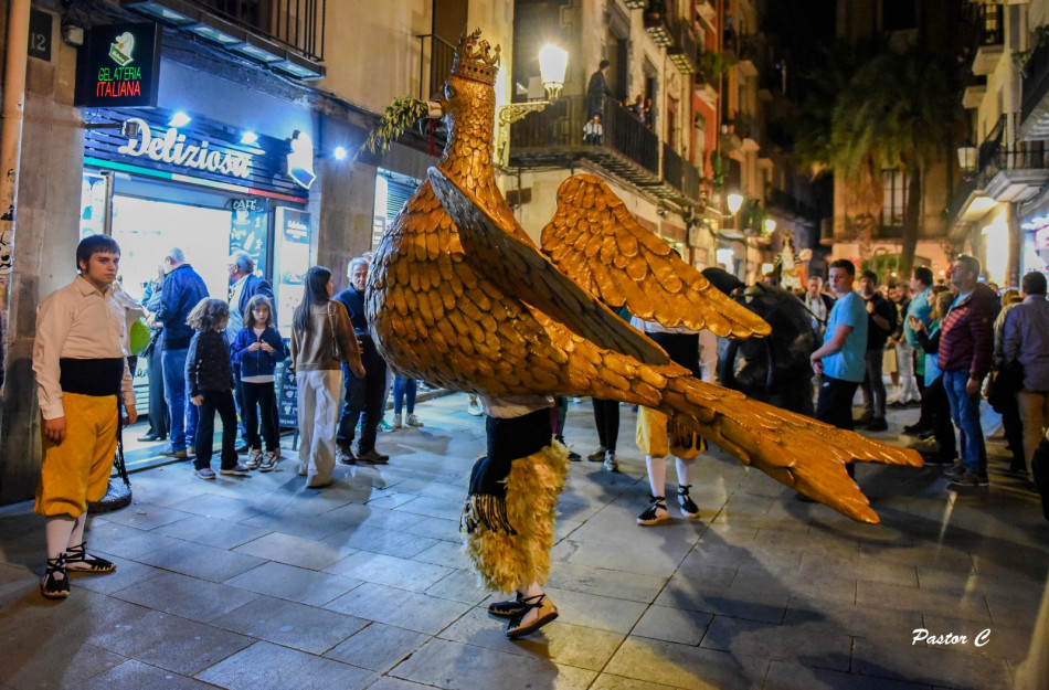 El Seguici Històric de la Bisbal d’Empordà participa a l’emblemàtica Ballada de Santa Maria del Mar de Barcelona