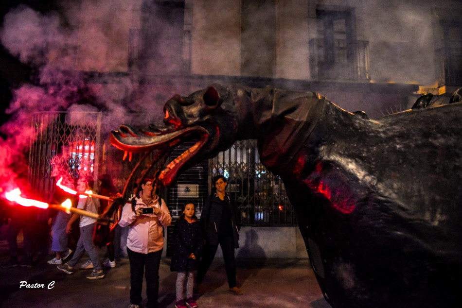 El Seguici Històric de la Bisbal d’Empordà participa a l’emblemàtica Ballada de Santa Maria del Mar de Barcelona
