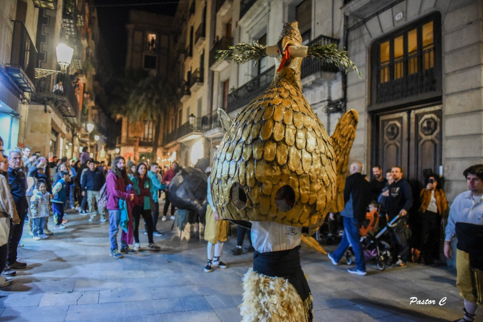El Seguici Històric de la Bisbal d’Empordà participa a l’emblemàtica Ballada de Santa Maria del Mar de Barcelona