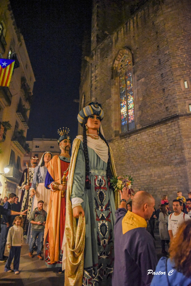 El Seguici Històric de la Bisbal d’Empordà participa a l’emblemàtica Ballada de Santa Maria del Mar de Barcelona