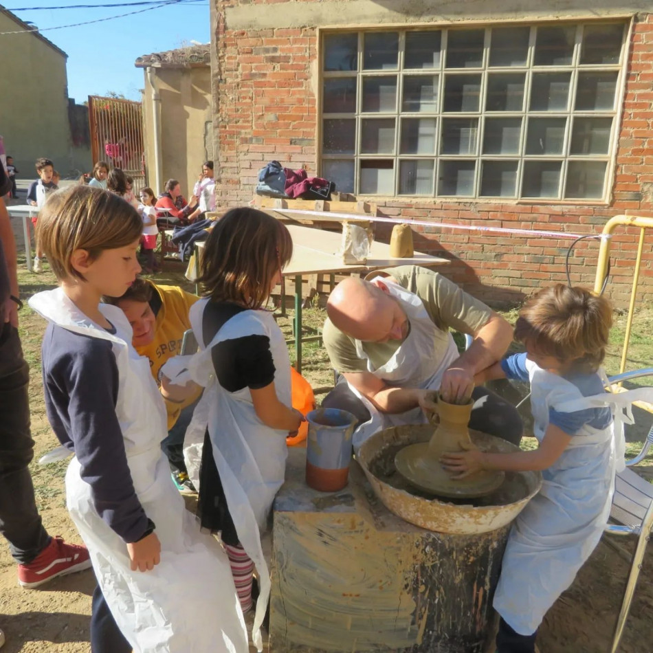 Can Formatger acull la celebració de la Castanyada del barri del Convent amb un matí carregat d’activitats