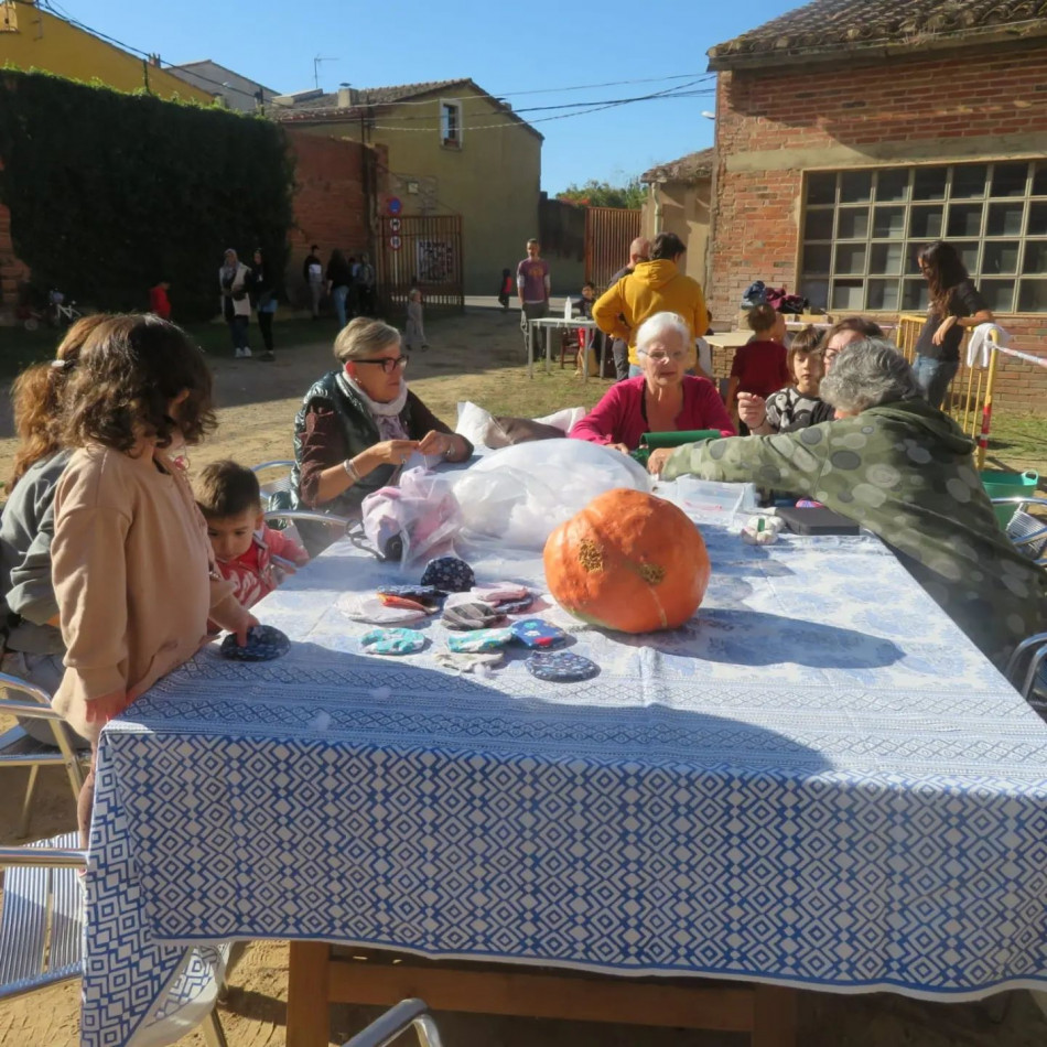 Can Formatger acull la celebració de la Castanyada del barri del Convent amb un matí carregat d’activitats