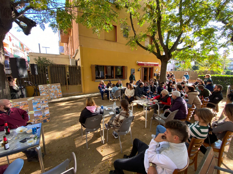 Clouen els vermuts musicals de presentació del nou Carnet Jove de la Bisbal