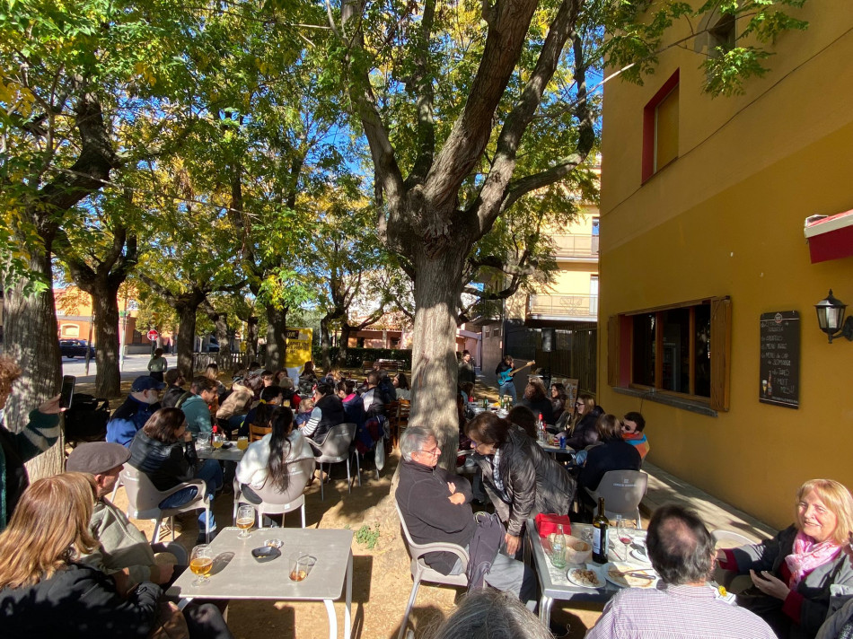 Clouen els vermuts musicals de presentació del nou Carnet Jove de la Bisbal