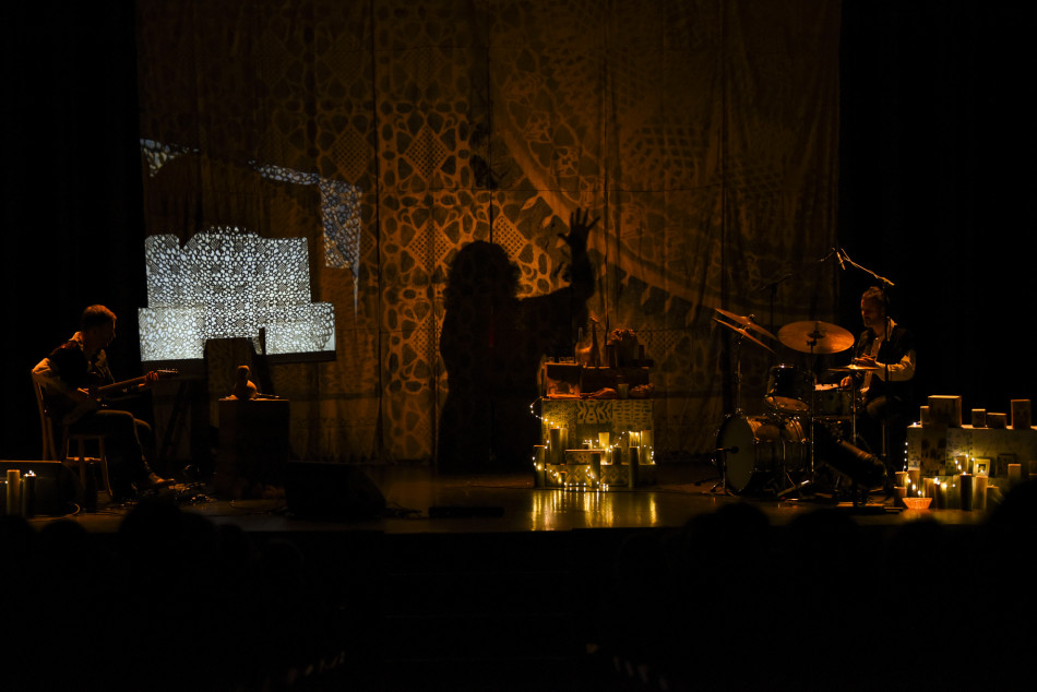 El concert teatralitzat ‘Tranquila, Celeste canta Chavela’ en imatges