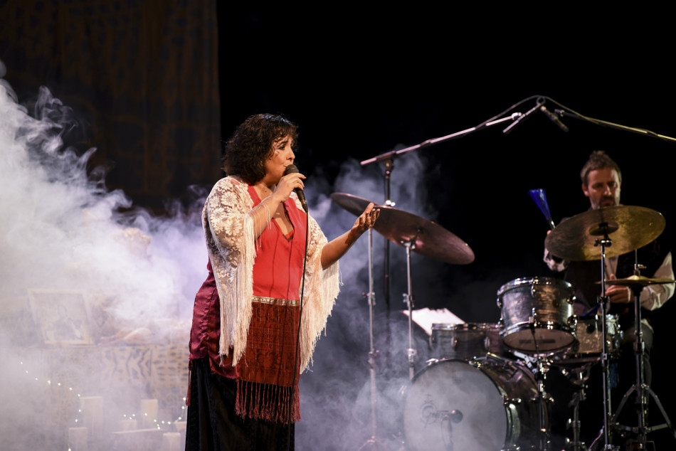 El concert teatralitzat ‘Tranquila, Celeste canta Chavela’ en imatges