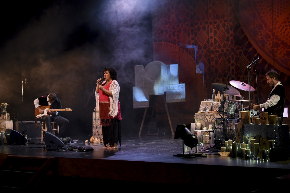 El concert teatralitzat ‘Tranquila, Celeste canta Chavela’ en imatges