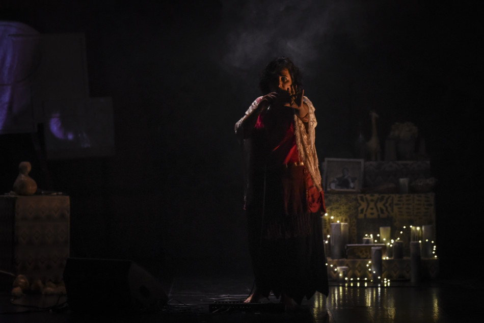 El concert teatralitzat ‘Tranquila, Celeste canta Chavela’ en imatges