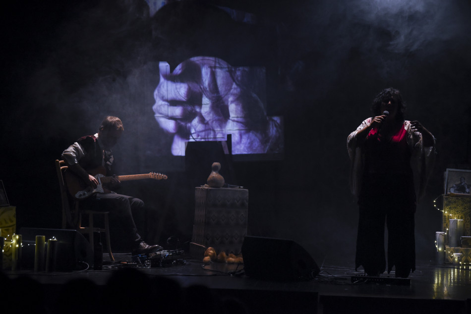 El concert teatralitzat ‘Tranquila, Celeste canta Chavela’ en imatges