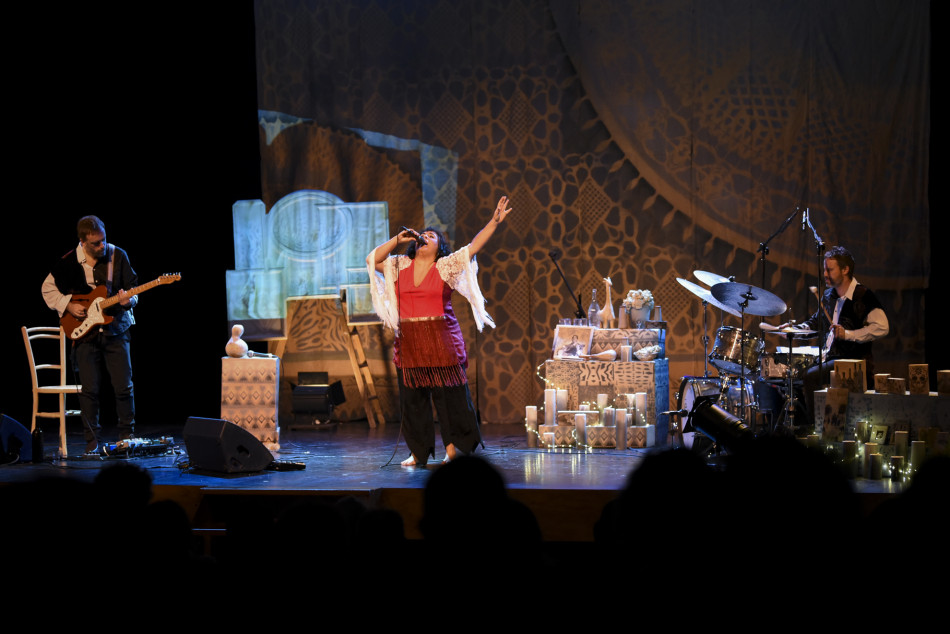 El concert teatralitzat ‘Tranquila, Celeste canta Chavela’ en imatges