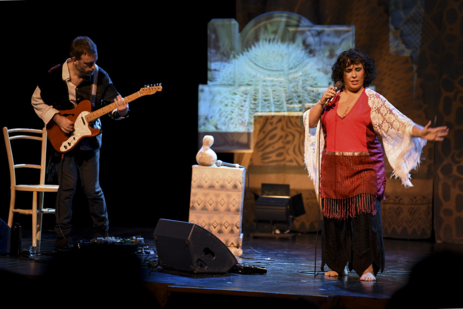 El concert teatralitzat ‘Tranquila, Celeste canta Chavela’ en imatges
