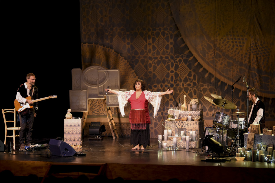 El concert teatralitzat ‘Tranquila, Celeste canta Chavela’ en imatges