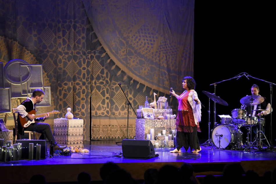 El concert teatralitzat ‘Tranquila, Celeste canta Chavela’ en imatges