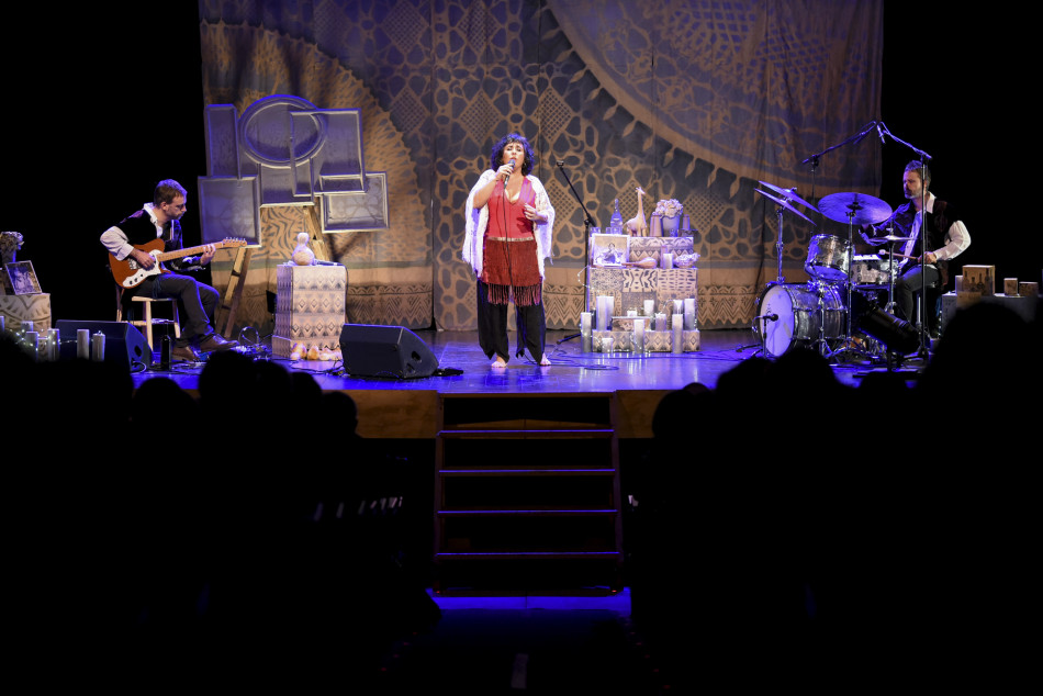 El concert teatralitzat ‘Tranquila, Celeste canta Chavela’ en imatges