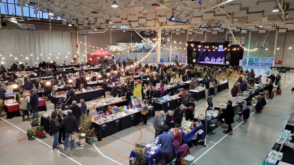 La 5a edició de la fira Indilletres consolida la Bisbal com a capital empordanesa del llibre