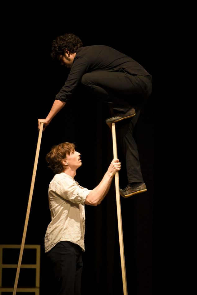 Imatges de l'espectacle 'OVVIO' de Kolektiv Lapso Cirk al Fem Circ per Nadal del Teatre Mundial