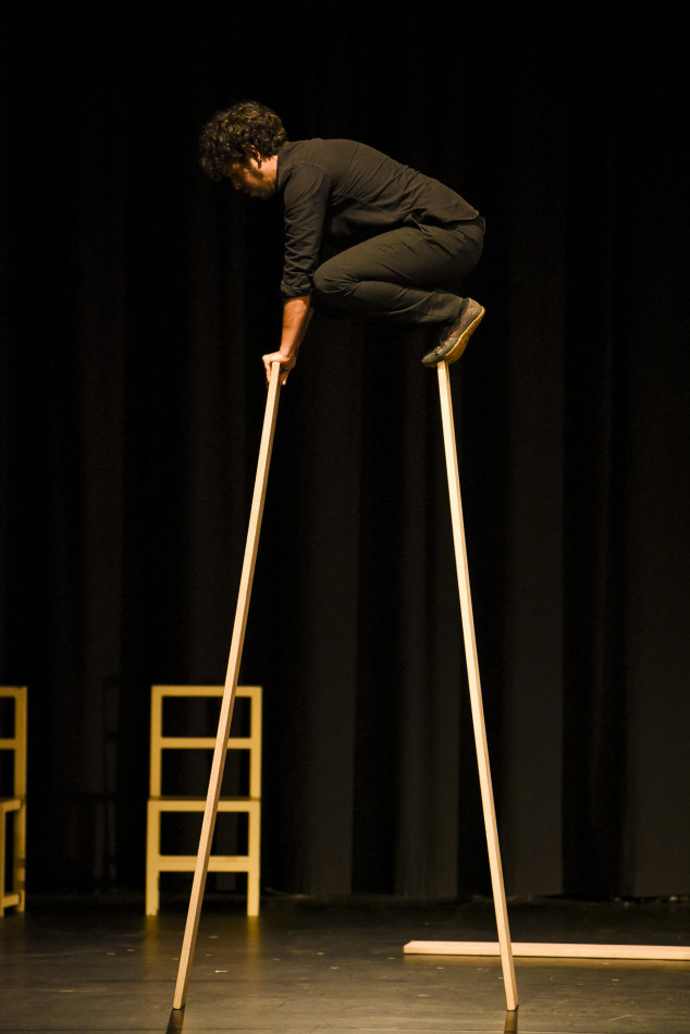 Imatges de l'espectacle 'OVVIO' de Kolektiv Lapso Cirk al Fem Circ per Nadal del Teatre Mundial