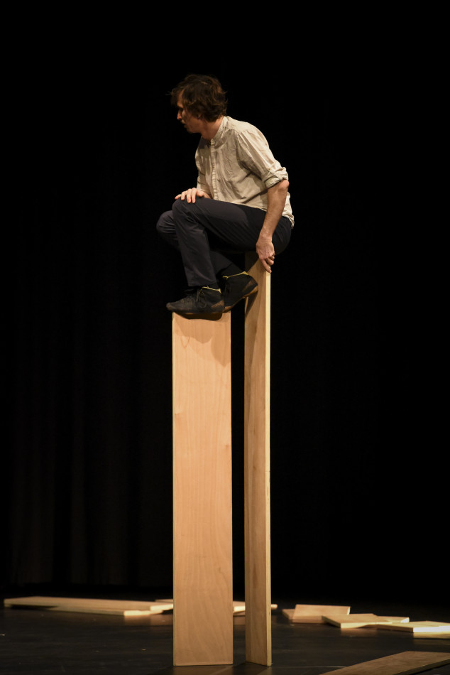 Imatges de l'espectacle 'OVVIO' de Kolektiv Lapso Cirk al Fem Circ per Nadal del Teatre Mundial