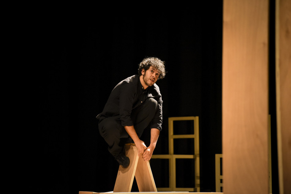 Imatges de l'espectacle 'OVVIO' de Kolektiv Lapso Cirk al Fem Circ per Nadal del Teatre Mundial