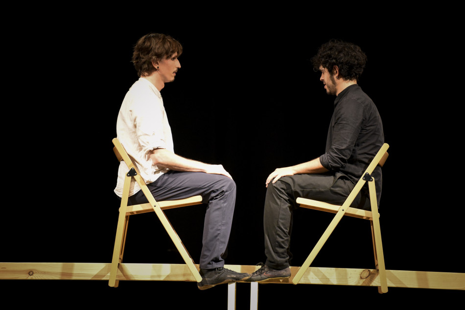 Imatges de l'espectacle 'OVVIO' de Kolektiv Lapso Cirk al Fem Circ per Nadal del Teatre Mundial