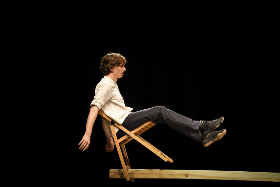 Imatges de l'espectacle 'OVVIO' de Kolektiv Lapso Cirk al Fem Circ per Nadal del Teatre Mundial