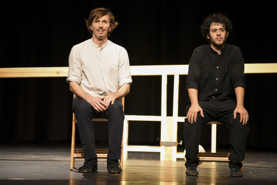 Imatges de l'espectacle 'OVVIO' de Kolektiv Lapso Cirk al Fem Circ per Nadal del Teatre Mundial