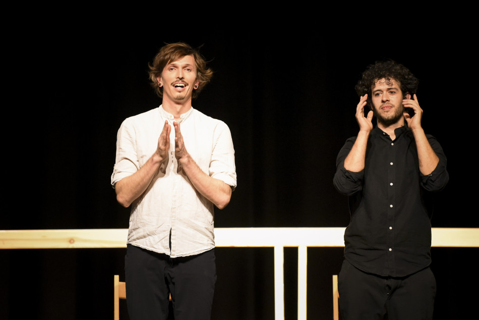 Imatges de l'espectacle 'OVVIO' de Kolektiv Lapso Cirk al Fem Circ per Nadal del Teatre Mundial