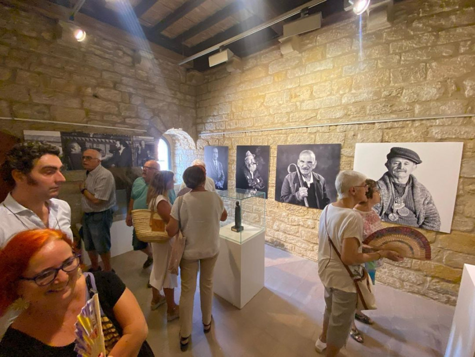 Més d’un miler de persones han visitat l’exposició ‘Quim Tor. 40 anys captant història’ al Castell Palau de la Bisbal