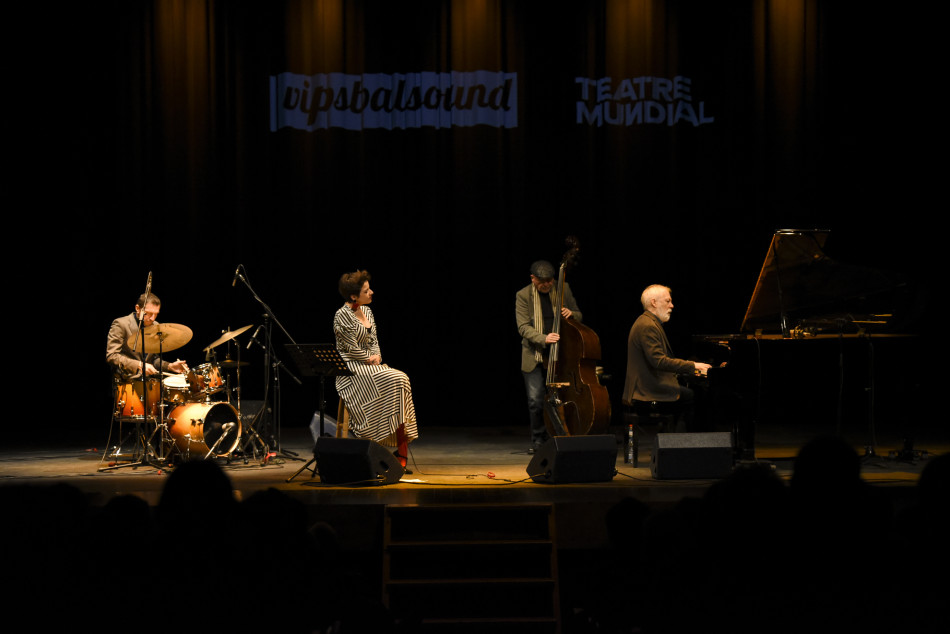 Imatges del concert de presentació de 'En la Orilla del Mundo' d'Ignasi Terraza Trio & Pepa Niebla al Teatre Mundial