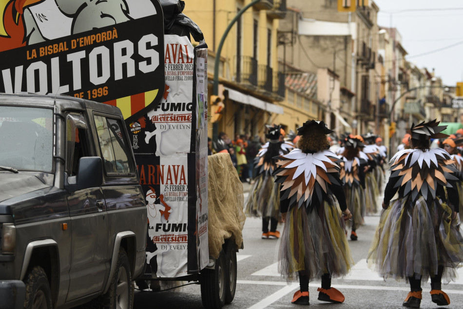 La rua de Carnestoltes 2023 de la Bisbal en imatges