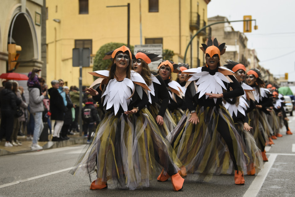 La rua de Carnestoltes 2023 de la Bisbal en imatges