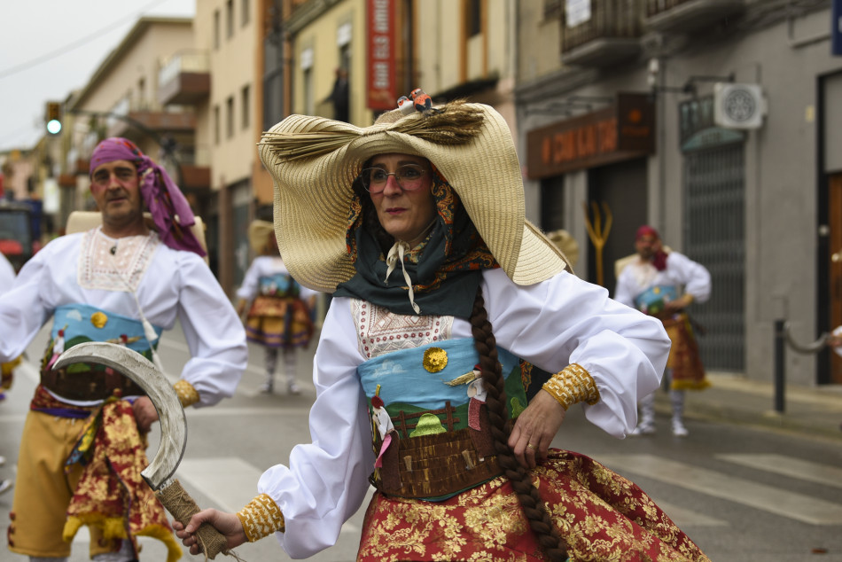 La rua de Carnestoltes 2023 de la Bisbal en imatges