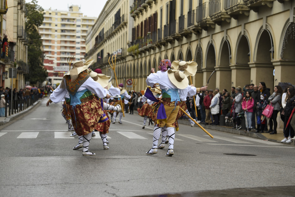 La rua de Carnestoltes 2023 de la Bisbal en imatges
