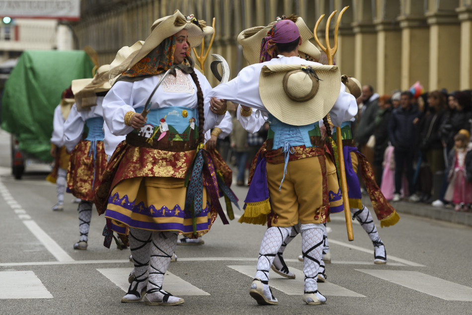 La rua de Carnestoltes 2023 de la Bisbal en imatges