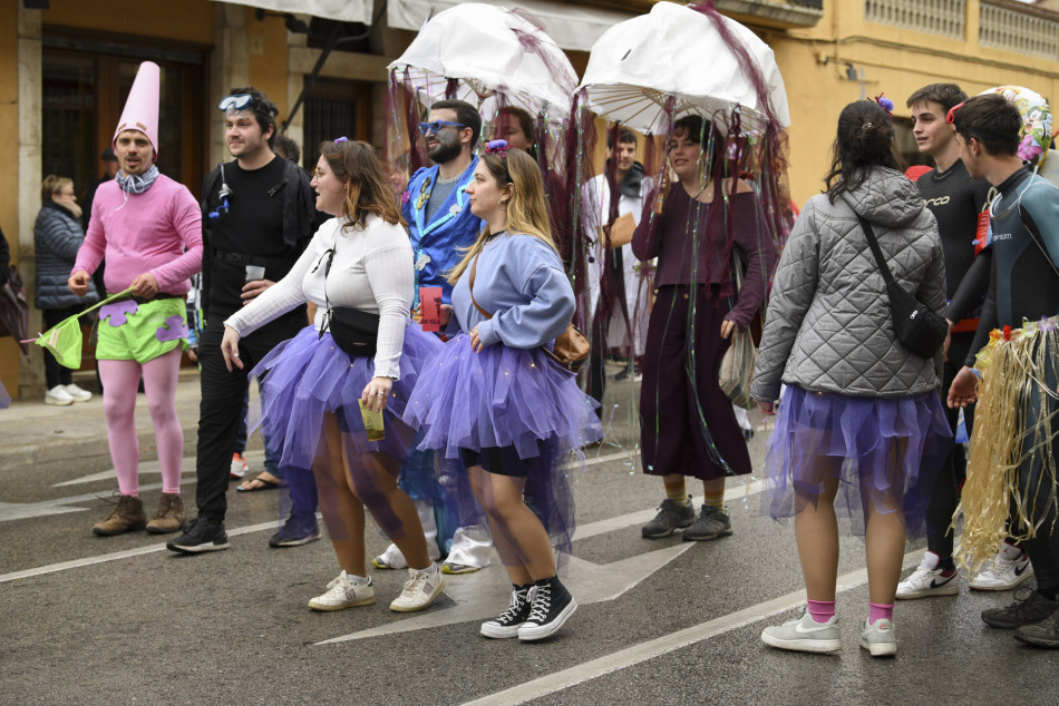 La rua de Carnestoltes 2023 de la Bisbal en imatges