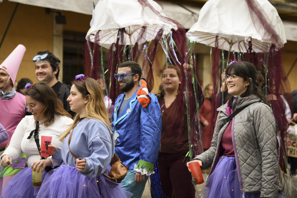La rua de Carnestoltes 2023 de la Bisbal en imatges
