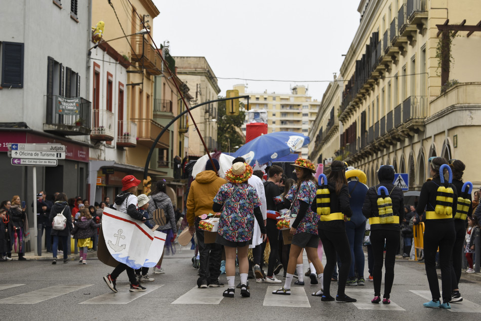 La rua de Carnestoltes 2023 de la Bisbal en imatges