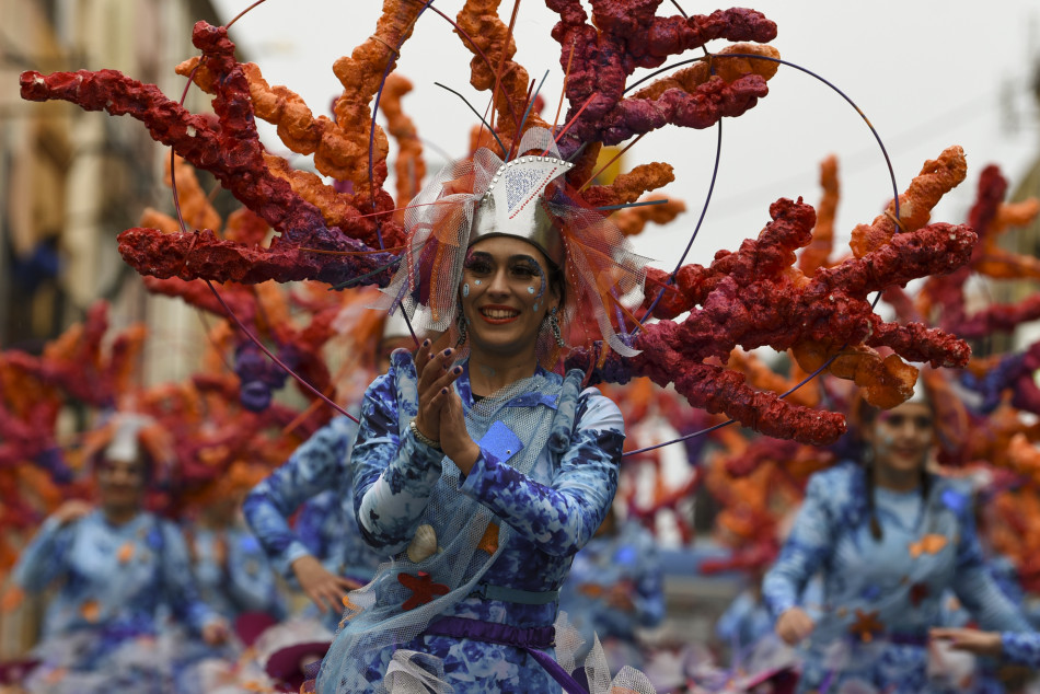 La rua de Carnestoltes 2023 de la Bisbal en imatges