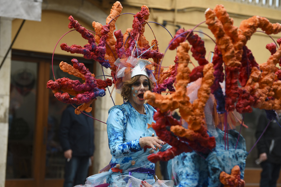 La rua de Carnestoltes 2023 de la Bisbal en imatges