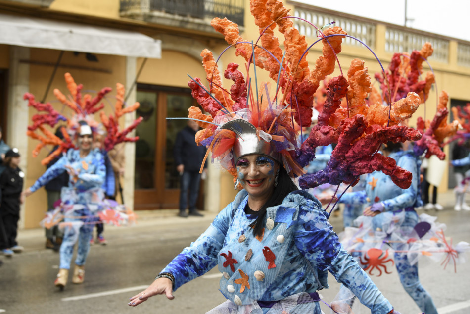La rua de Carnestoltes 2023 de la Bisbal en imatges