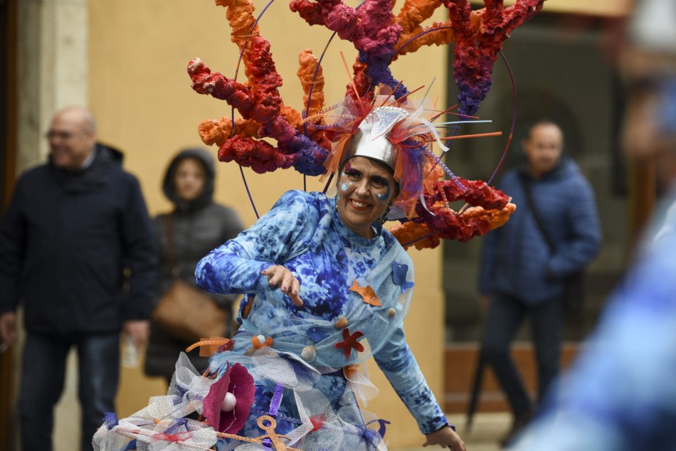 La rua de Carnestoltes 2023 de la Bisbal en imatges