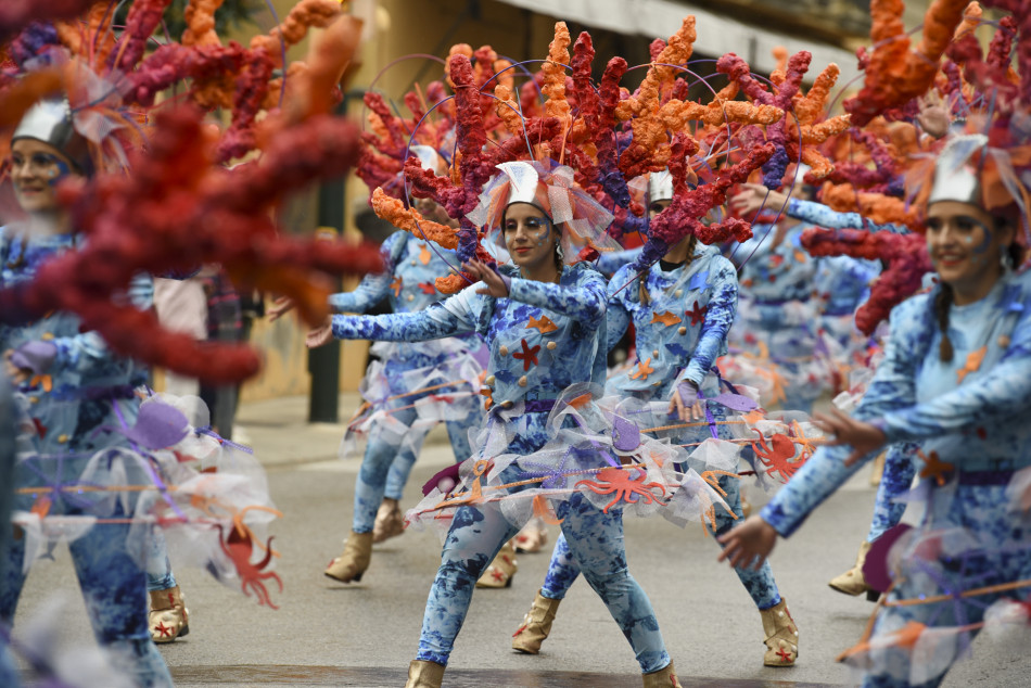 La rua de Carnestoltes 2023 de la Bisbal en imatges