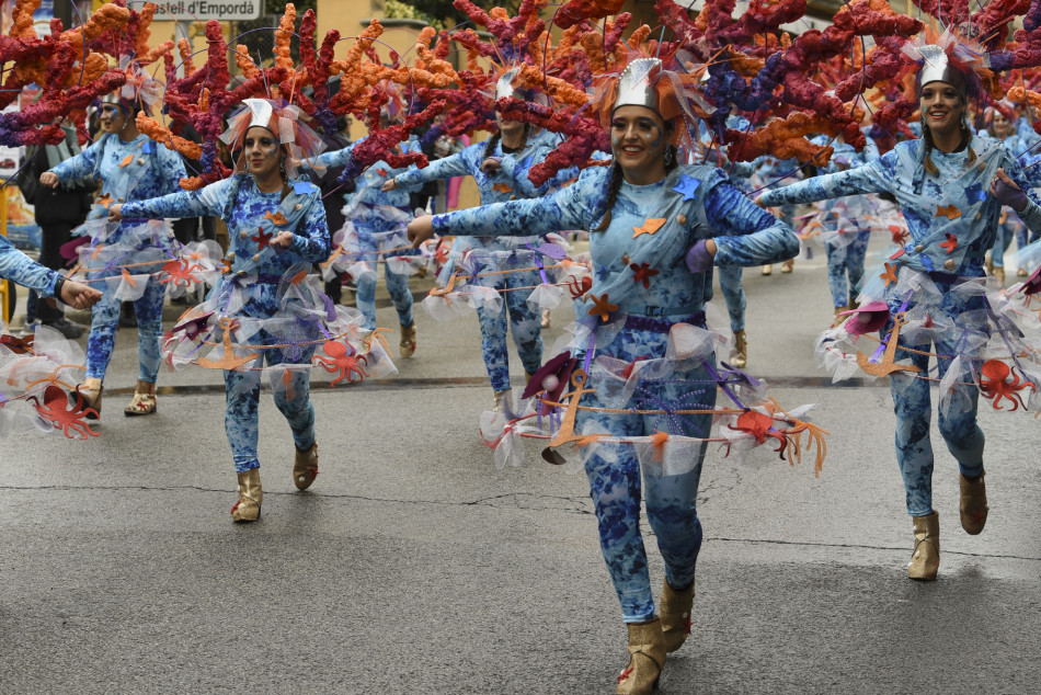 La rua de Carnestoltes 2023 de la Bisbal en imatges