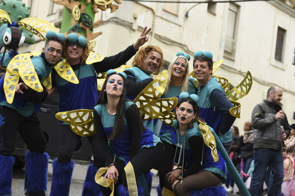 La rua de Carnestoltes 2023 de la Bisbal en imatges