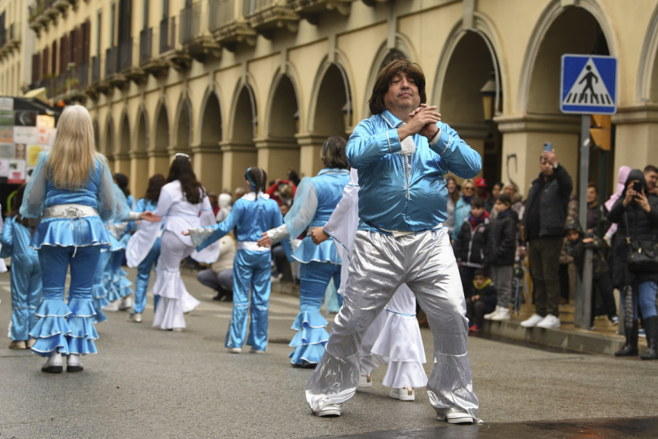 La rua de Carnestoltes 2023 de la Bisbal en imatges