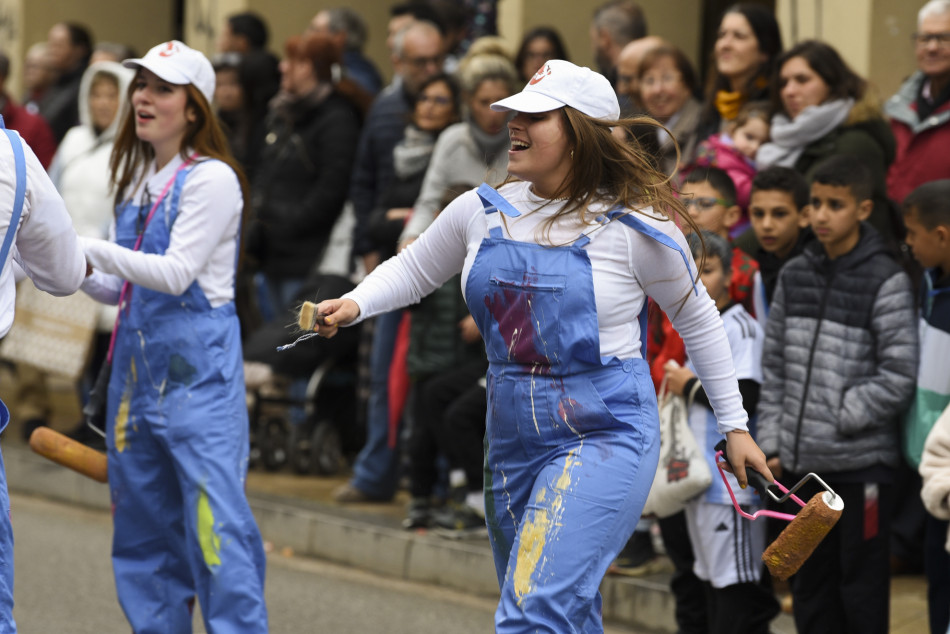 La rua de Carnestoltes 2023 de la Bisbal en imatges